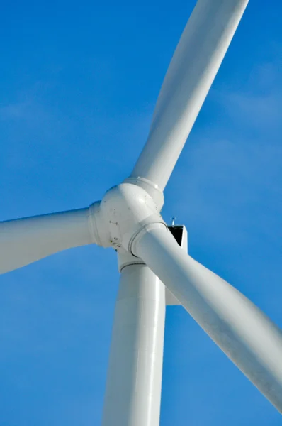 Indiana Větrná turbína v modré obloze — Stock fotografie