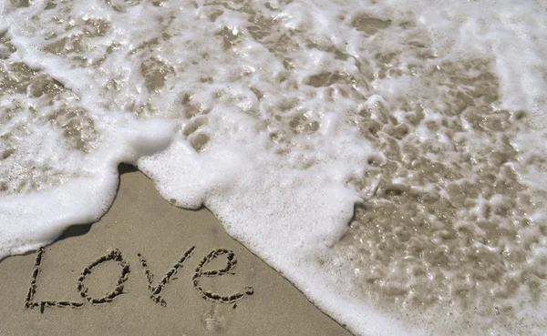 Napisane w piasku z fala miłości — Zdjęcie stockowe