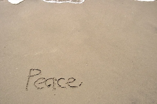 Frieden in den Sand geschrieben — Stockfoto