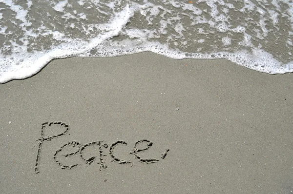 Мир написаний на піску — стокове фото
