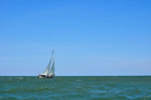 Boot Auf Dem Ozean — Stockfoto