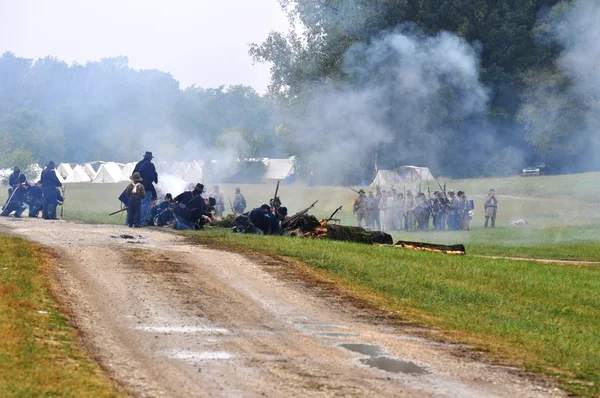 Civil War Enactment Group Battle — Stock Photo, Image
