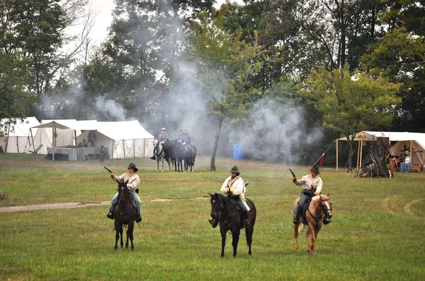 Civil War Re-enactment - Battle — Stock Photo, Image