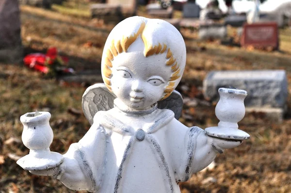 Cmentarza - anioł - blondynka z Świeczniki — Zdjęcie stockowe