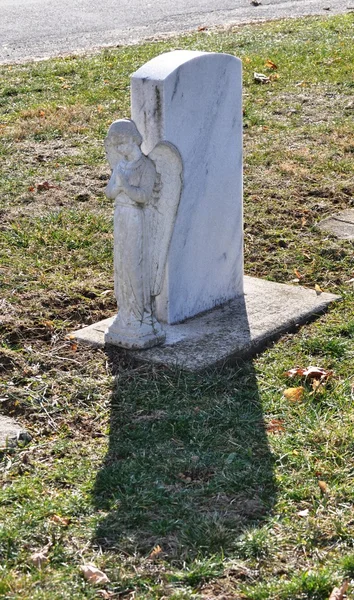 Cmentarza - anioł - cień — Zdjęcie stockowe