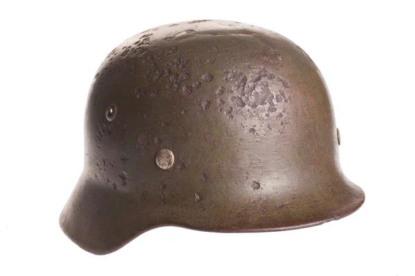 Antiguo casco oxidado alemán . —  Fotos de Stock