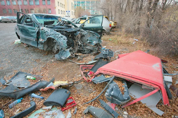 stock image Разбитый автомобиль после аварии.