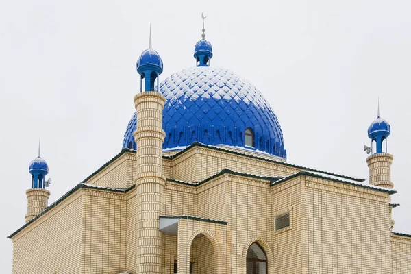Азиатская мусульманская православная исламская мечеть . — стоковое фото