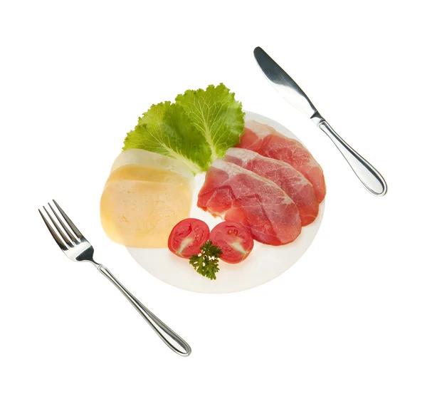 М'ясо різання з овочами і сиром — стокове фото