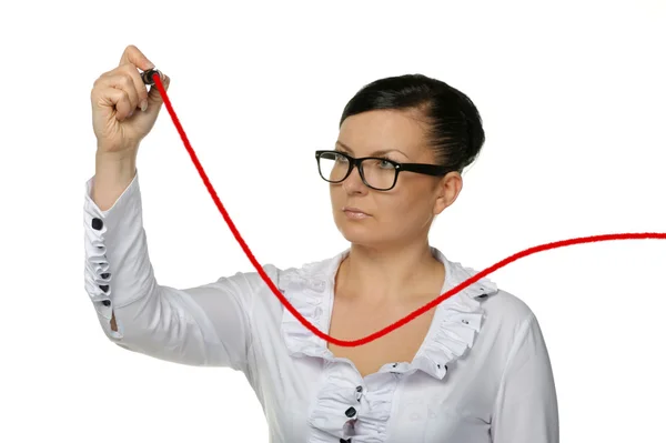 Kvinnan ritning ökar en linje i diagrammet — Stockfoto