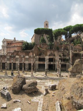 sütunlar üzerinde Roma Forumu