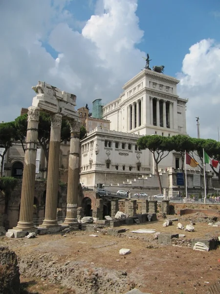 sütunlar üzerinde Roma Forumu