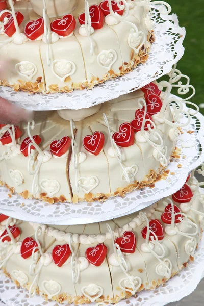 Багато прикрашений весільний торт — стокове фото