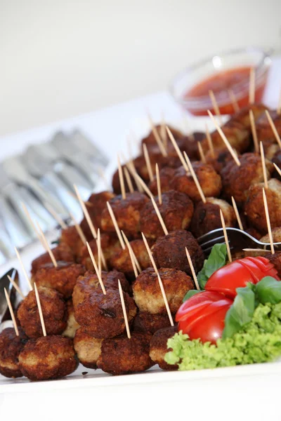 Буфет с фрикадельками в качестве еды для пальцев — стоковое фото