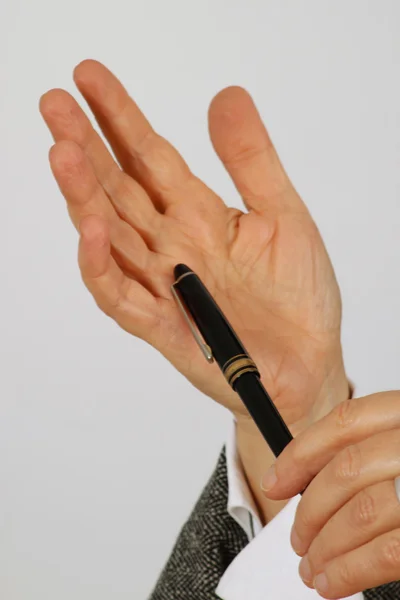 Pióra w dłoń kobieta — Zdjęcie stockowe