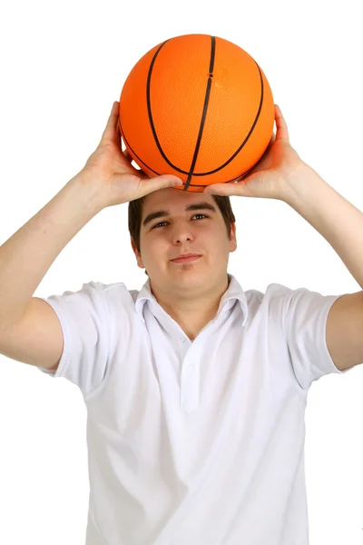 Молодой человек с баскетболом — стоковое фото