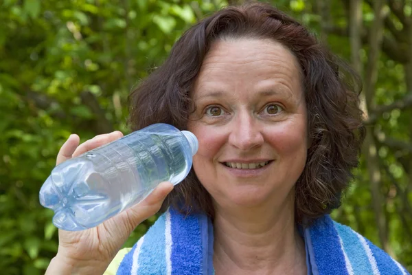 のどが渇いている女性 — ストック写真