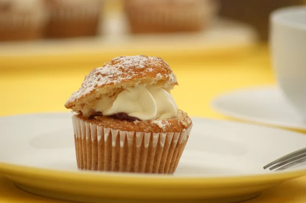 Muffin dolci su un piatto — Foto Stock
