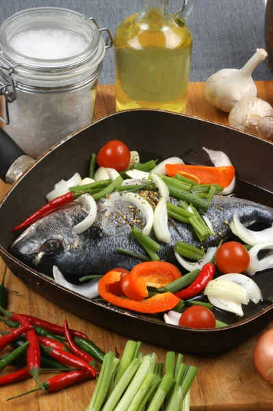 Sea bream from greece with vegetable — Stock Photo, Image