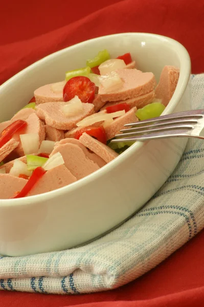 Salada de salsicha caseira fresca — Fotografia de Stock