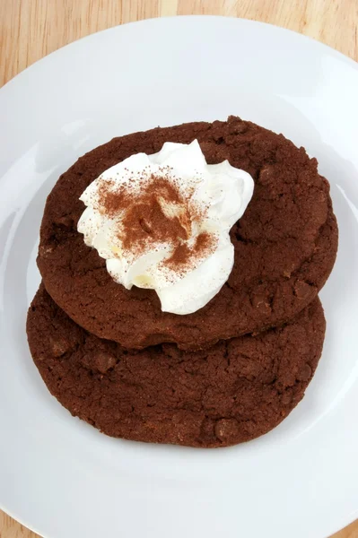 Chocolate cake with cream — Stock Photo, Image