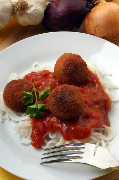 Meatballs with home made spaghetti — Stock Photo, Image
