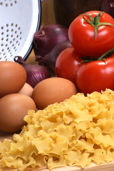 Hemlagad nudelsoppa i en italienska kök — Stockfoto