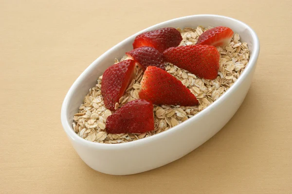 Organic porridge with strawberries — Stock Photo, Image