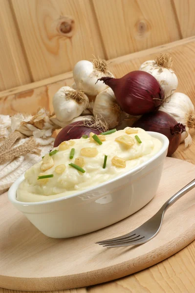 Grilled garlic with mash potato — Stock Photo, Image