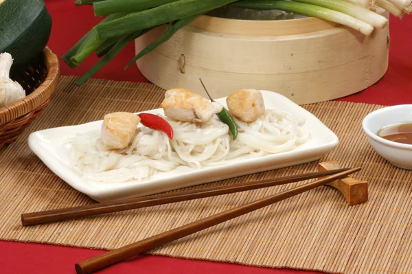 Aziatische stijl noodle en kip — Stockfoto