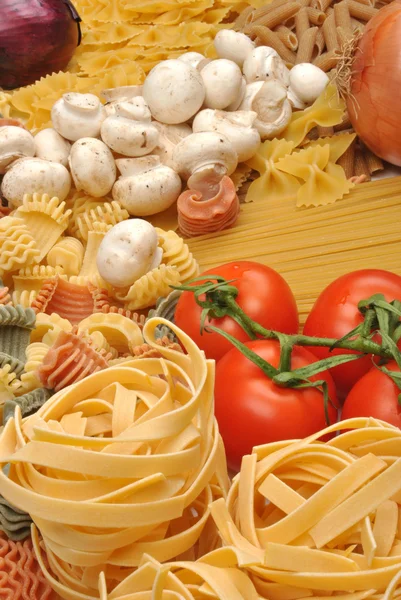 Espaguete com cogumelo e cebola — Fotografia de Stock