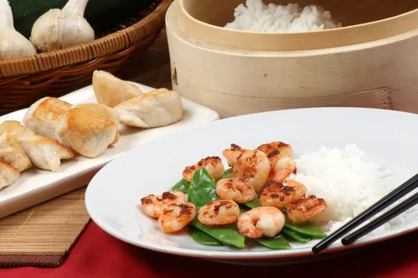 Grilled shrimps with rice — Stock Photo, Image
