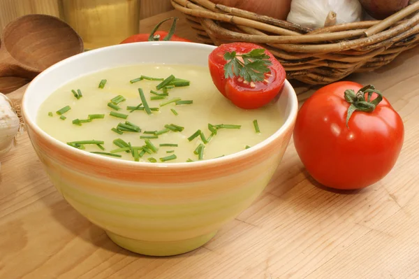 Sopa de batata deliciosa em uma tigela — Fotografia de Stock