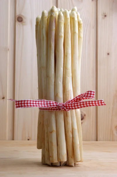 Some organic asparagus — Stock Photo, Image