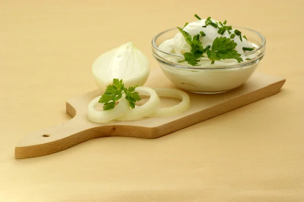 Cottage cheese with onion as spread — Stock Photo, Image