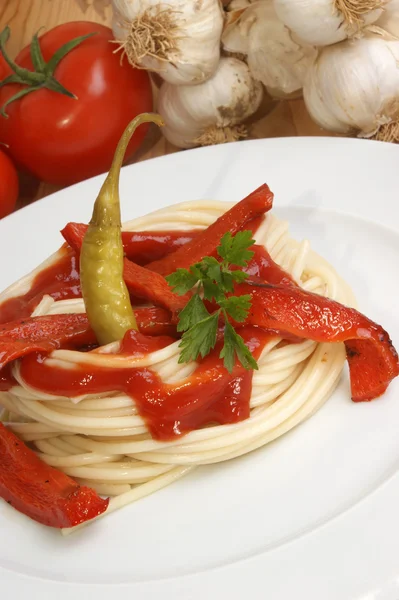 Spaghettis au paprika rouge bio — Photo