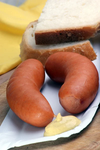 Wurst, auch bekannt als Knackwurst — Stockfoto