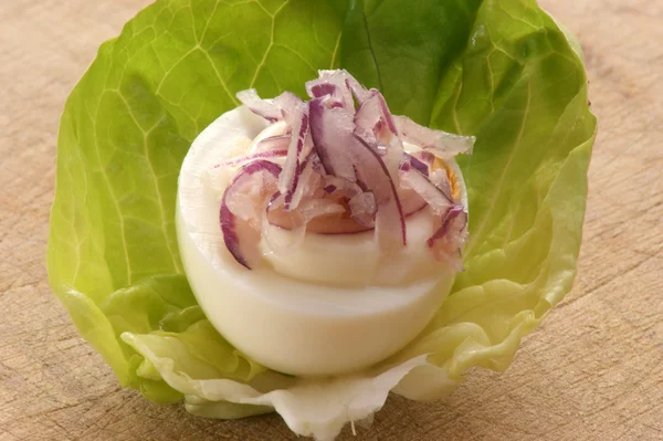 Organik salata ile baharatlı yumurta — Stok fotoğraf