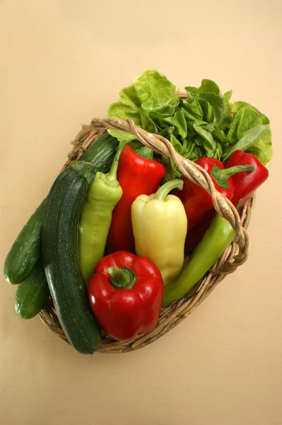 Lettuce and fresh pepper — Stock Photo, Image