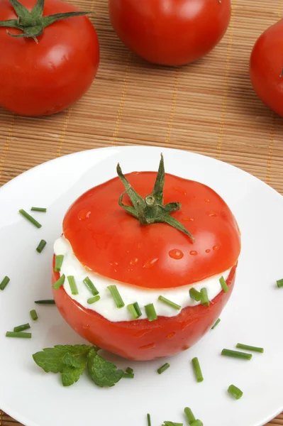 Tomato with lowfat cottage cheese — Stock Photo, Image