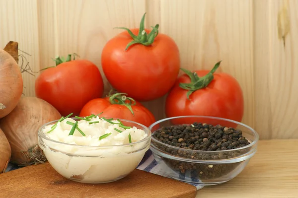 Ister och organiska peppar i en skål — Stockfoto