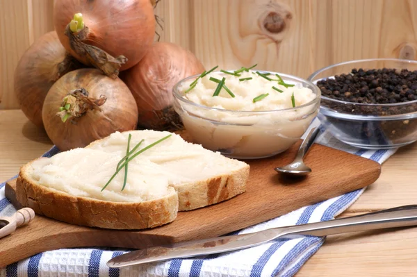 Lard en pan tostado con eneldo orgánico — Foto de Stock