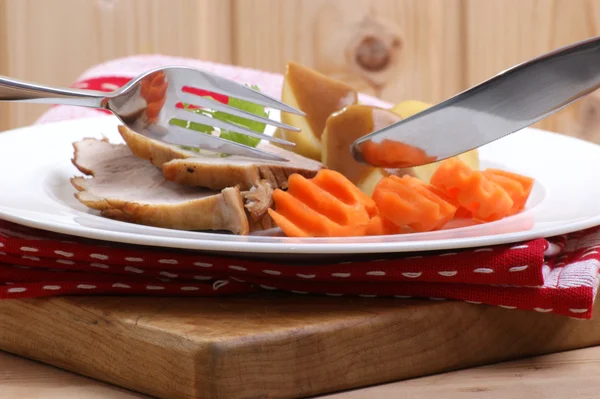 Pieczeń wieprzowa z ziemniaka i marchewki — Zdjęcie stockowe