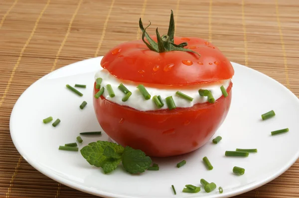 Tomato with lowfat cottage cheese — Stock Photo, Image