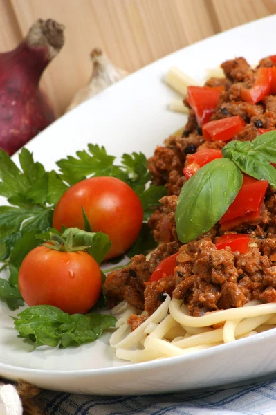 Espaguetis con salsa de carne picada — Foto de Stock