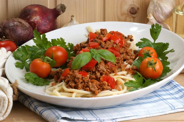 Kıyma soslu spagetti — Stok fotoğraf