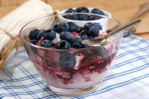 Blueberries and yoghurt in a glass — Stock Photo, Image
