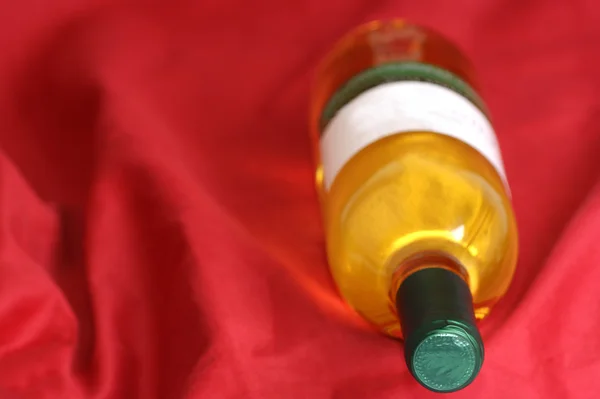 Un dolce vino fatto in casa in bottiglia — Foto Stock