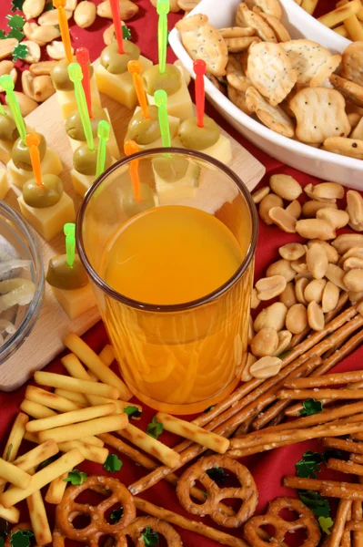 Soft drink in a glass and snacks — Stock Photo, Image