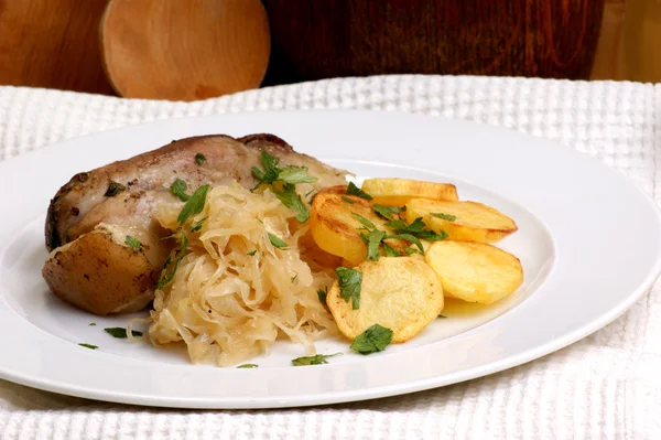Roast pork with organic sauerkraut and potato — Stockfoto